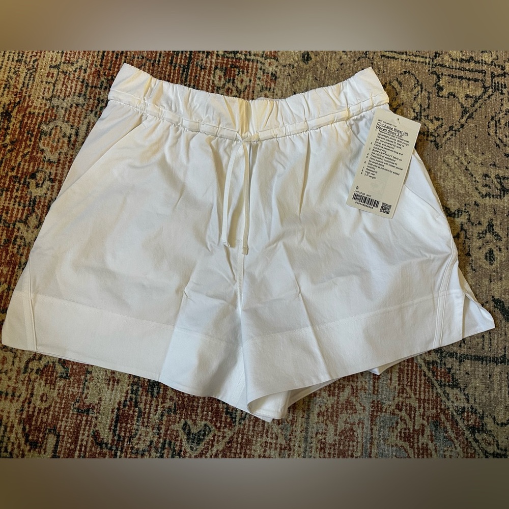 Lululemon cinchable waist shorts 3.5”